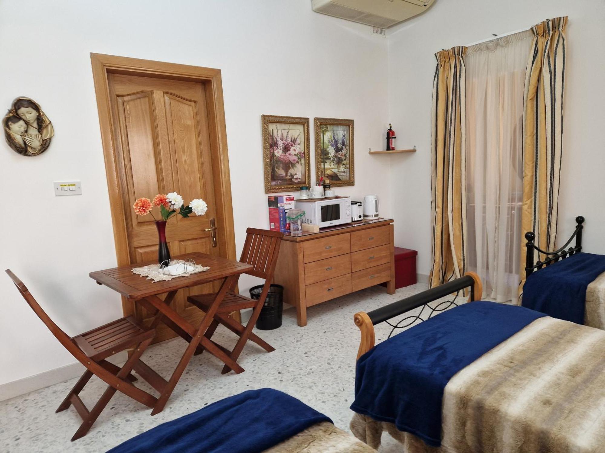 Saracini'S Homestay Attard Exterior foto